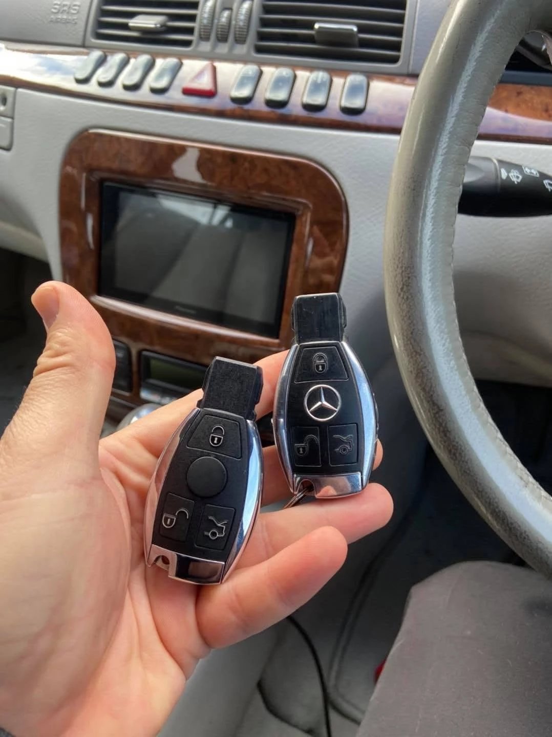 Mercedes S-Class spare car key programmed by mobile auto locksmith in Stratford-upon-Avon