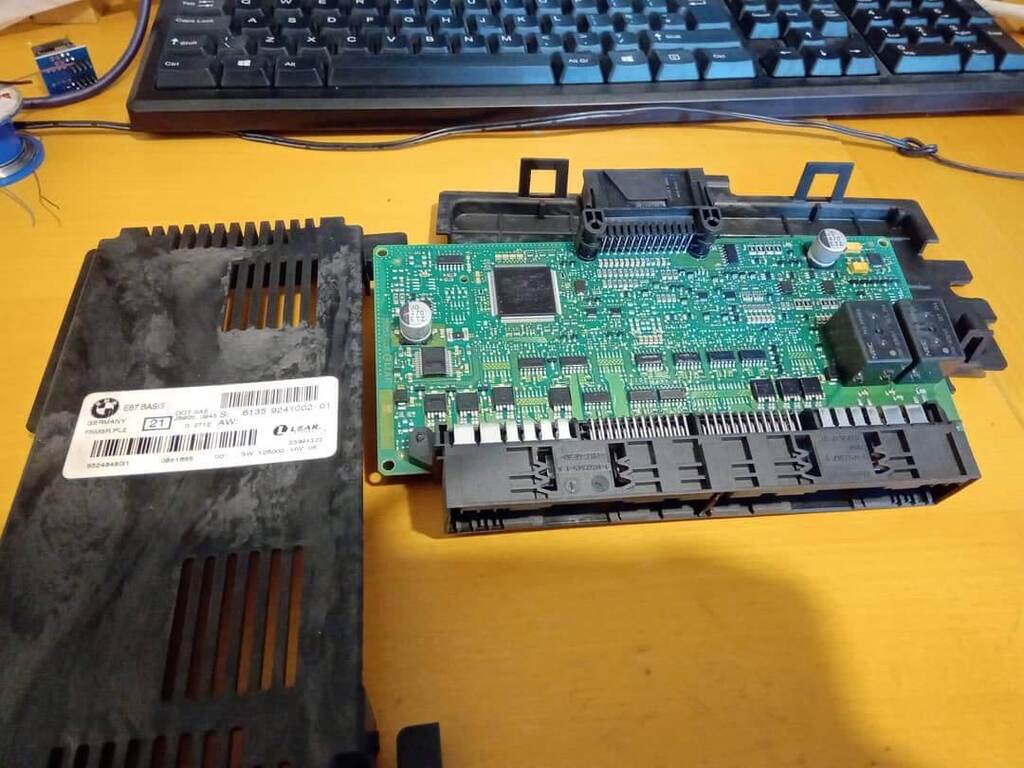 BMW FRM3 module repair for lighting, communication and programming faults.