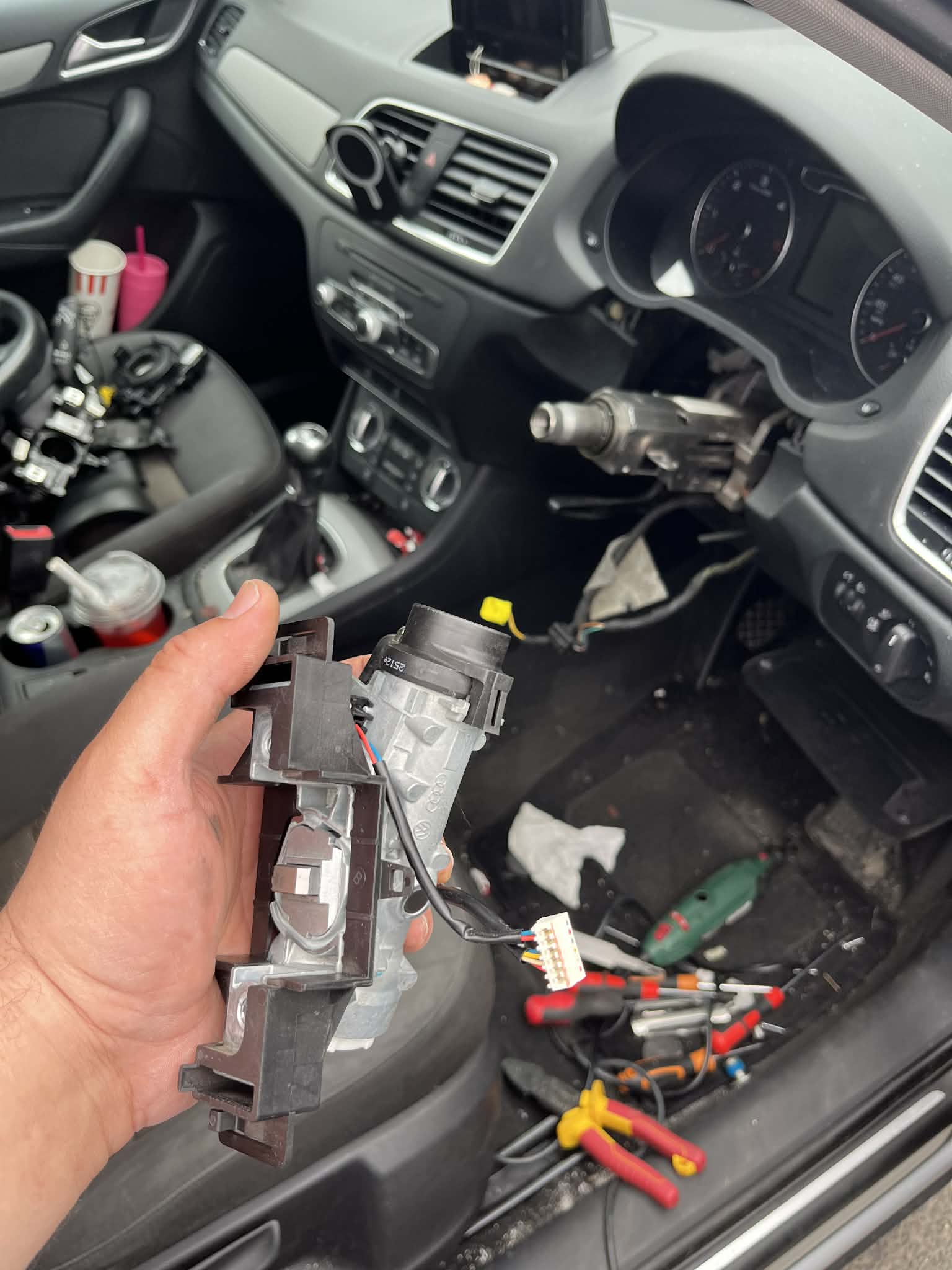 Audi Q3 2014 Steering Column Module Replacement – No Ignition Fix Audi Q3 2014 steering column contact module faulty ignition switch removed